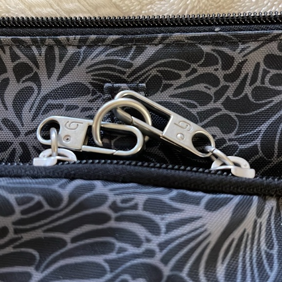 Baggallini Securtex Anti theft Memento crossbody bag - Picture 9 of 12